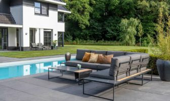 Loungebank in de tuin